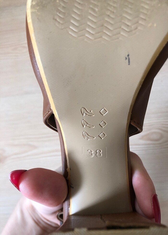 Kalın Topuk Ucu Açık Topuklu Ayakkabı - Görsel 2