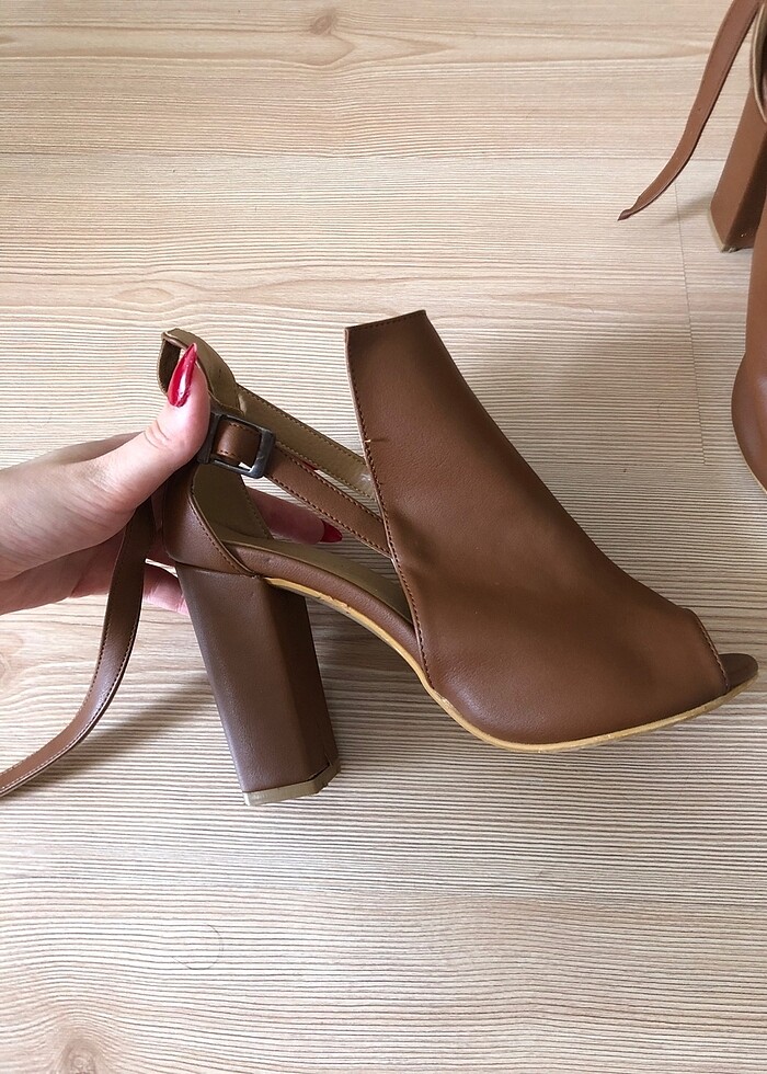 Kalın Topuk Ucu Açık Topuklu Ayakkabı - Görsel 3