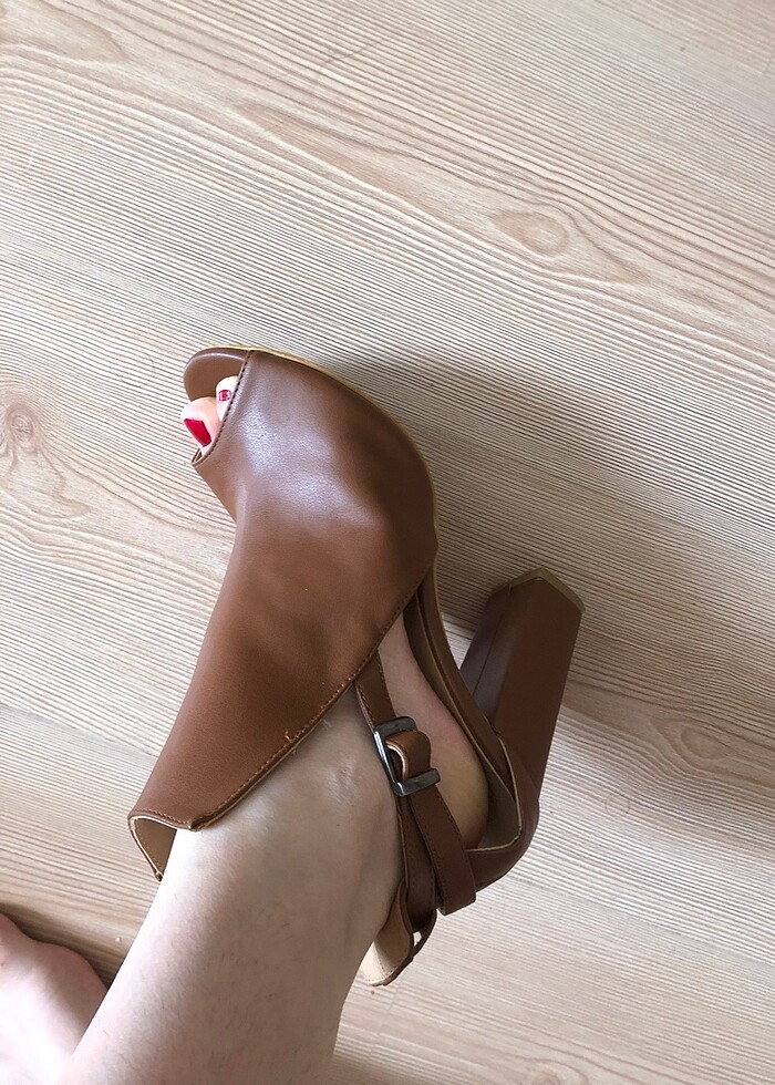 Kalın Topuk Ucu Açık Topuklu Ayakkabı - Görsel 4