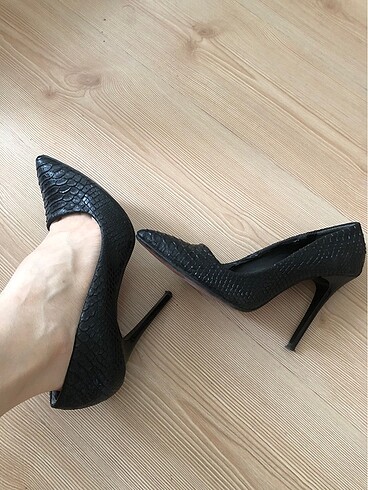 37 Beden Siyah Deri Stiletto Topuklu Ayakkabı