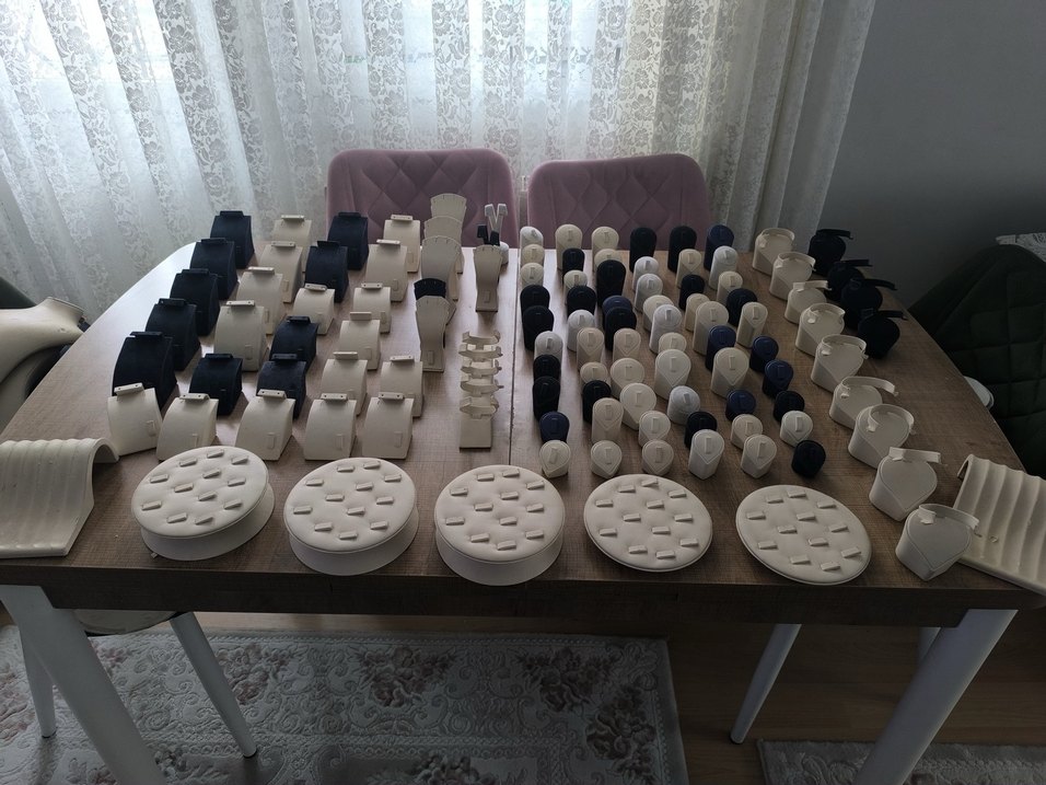 Beyaz Masa Üstü Takı Standları - Görsel 2