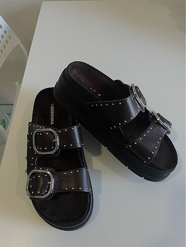 SATILDI / BERSHKA terlik