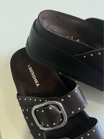 37 Beden SATILDI / BERSHKA terlik