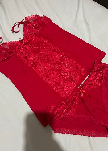 Nakışlı Kırmızı İnce Askılı Kadın Pijama Takımı