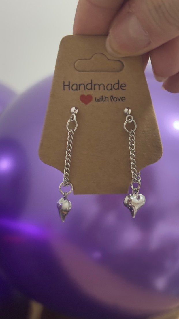 Zincir Detaylı Gri Kalp Küpe - Görsel 2