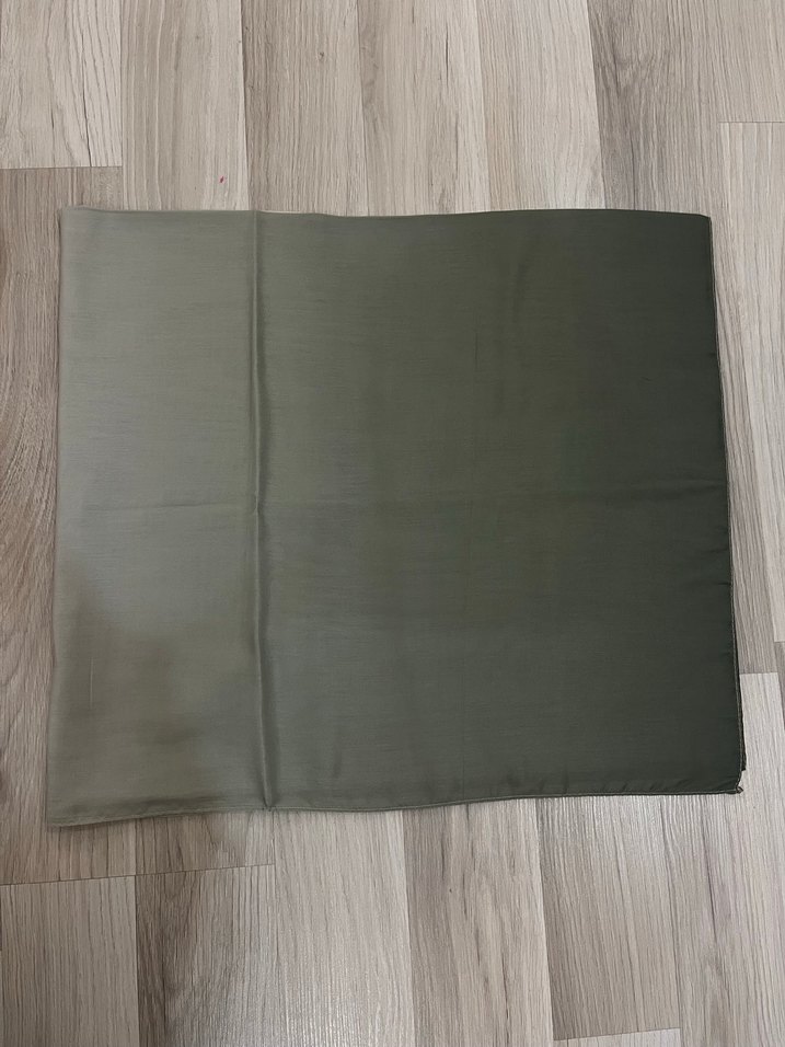 Kadın Haki Saten Şal - Görsel 2