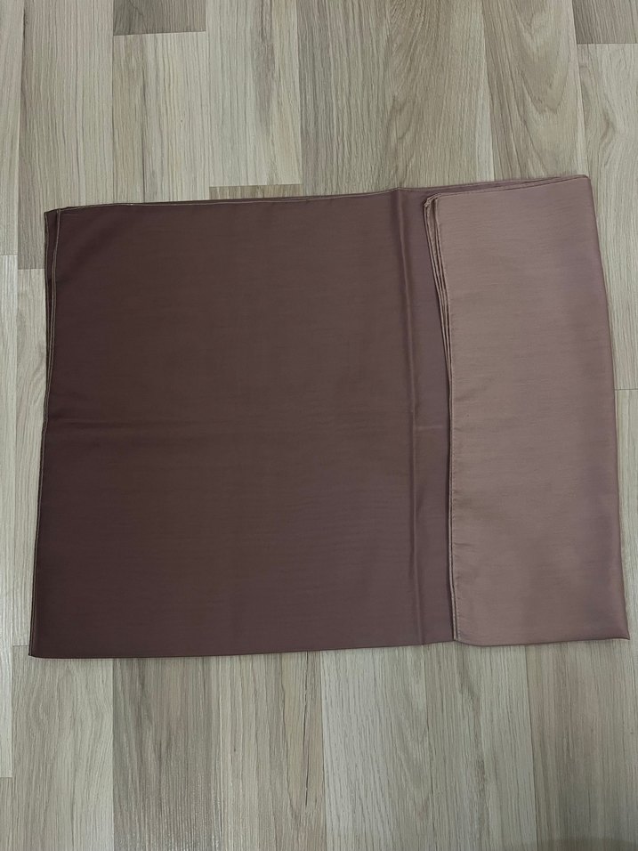 Kahverengi Kadın Saten Şal - Görsel 2