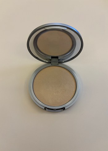 The Balm Parlak Bej Kapatıcı ve Aydınlatıcı - Görsel 2