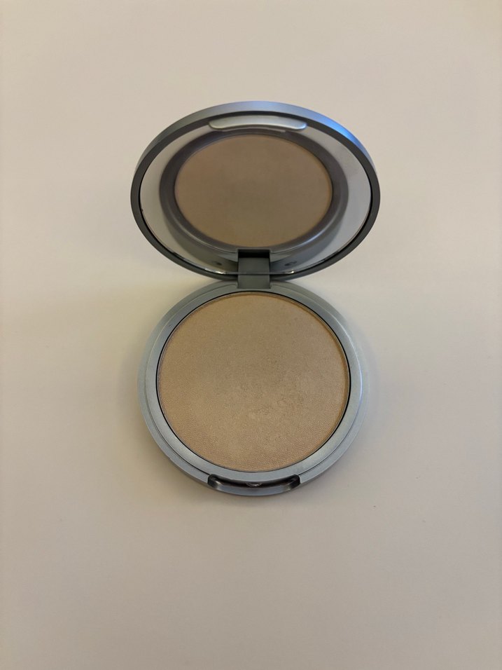 The Balm Parlak Bej Kapatıcı ve Aydınlatıcı - Görsel 2