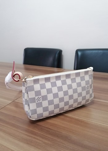 Beden Louis Vuitton Beyaz Kareli Fermuarlı Kadın Portföy Çanta