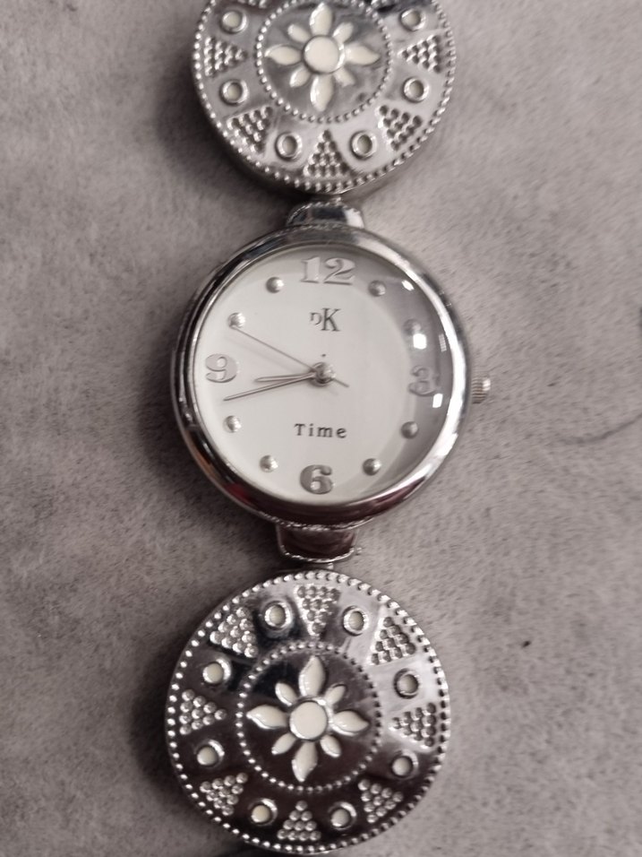 Butonlu Vintage Kadın Saati Beyaz - Görsel 2