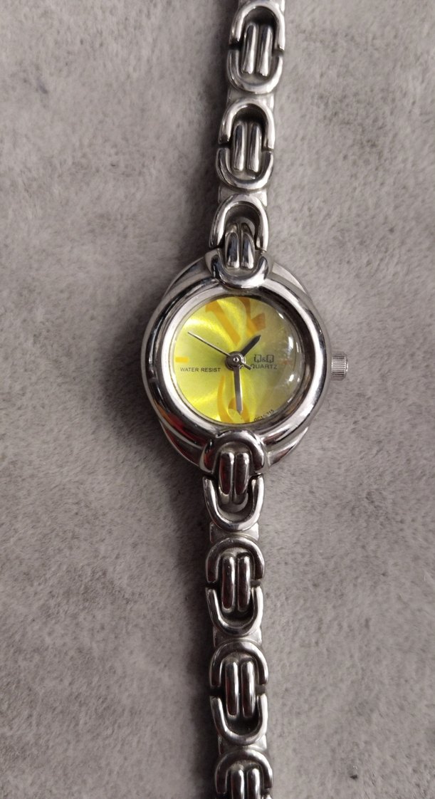 Zincir Detaylı Sarı Kadın Kol Saati - Görsel 2