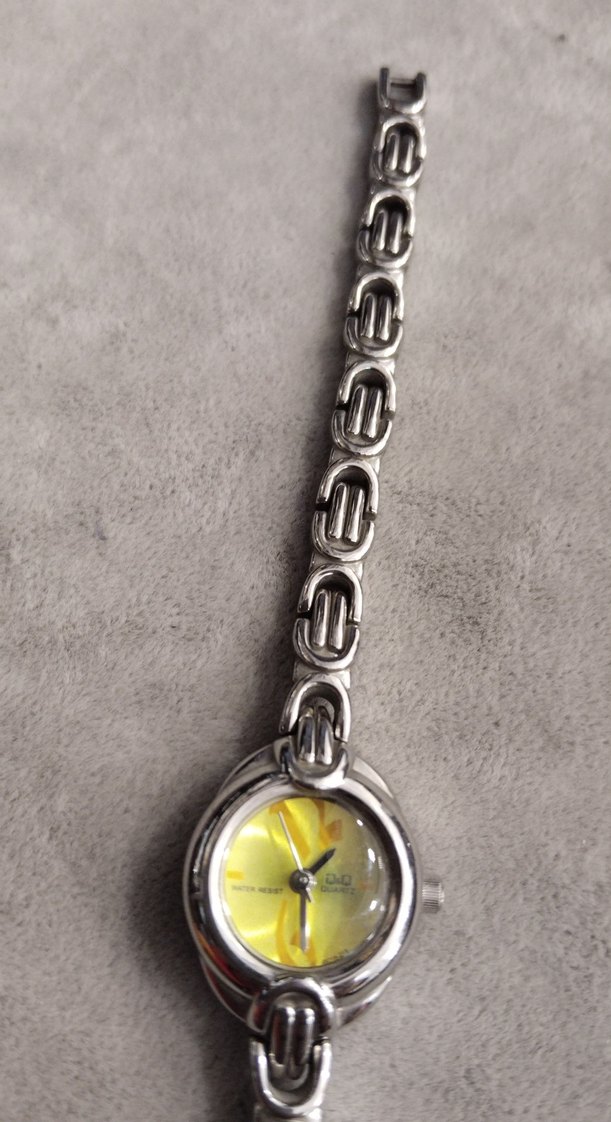 Zincir Detaylı Sarı Kadın Kol Saati - Görsel 3