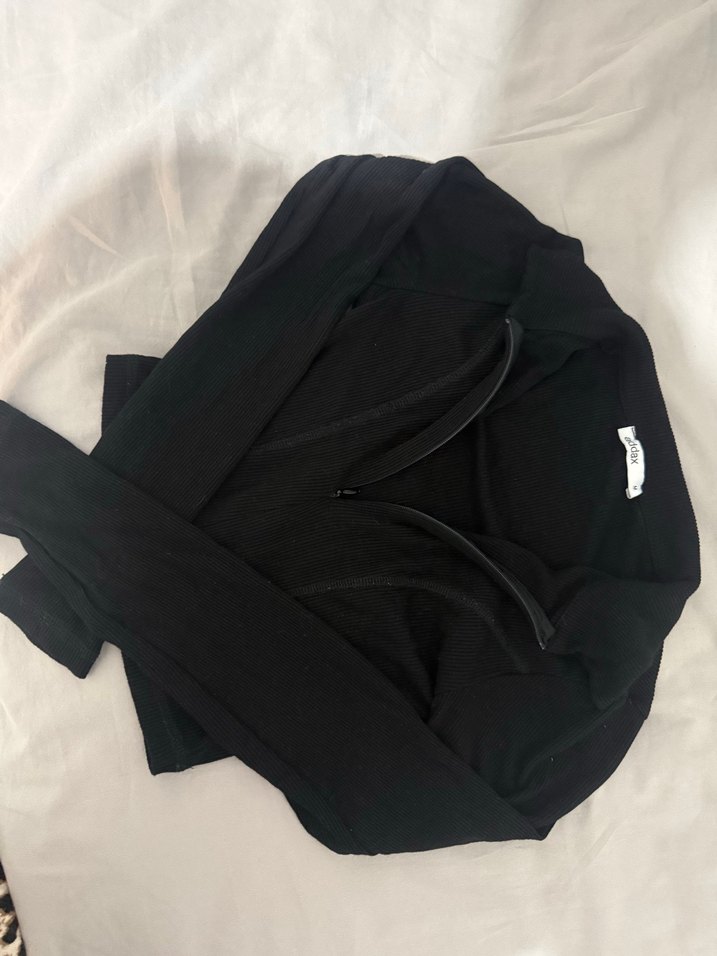 Siyah Yarım Fermuarlı Mini Crop Top - Görsel 2