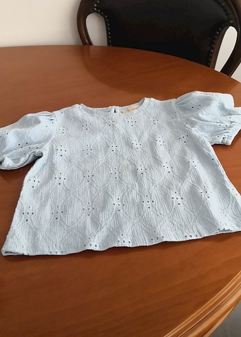 Beyaz Nakışlı Kız Çocuk Bluzu