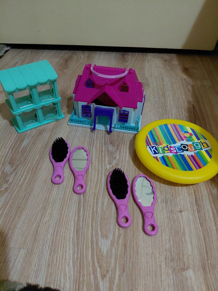 Renkli Oyuncak Ev ve Aksesuar Seti - Görsel 3