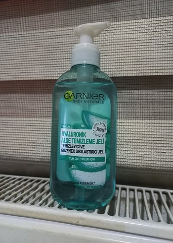Garnier Hyaluronik Aloe Temizleme Jeli