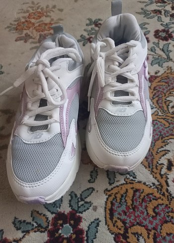 Beyaz Bağcıklı Pastel Spor Ayakkabı