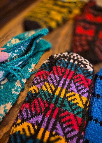 Renkli El Örgüsü Patikler - Görsel 3