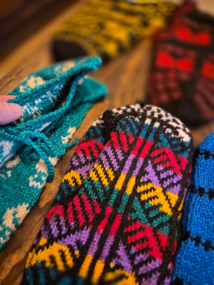 Renkli El Örgüsü Patikler - Görsel 3