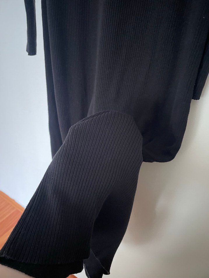 Uzun Siyah Fırfırlı Kadın Elbise - Görsel 4