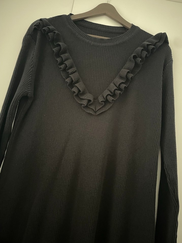 Uzun Siyah Fırfırlı Kadın Elbise - Görsel 2