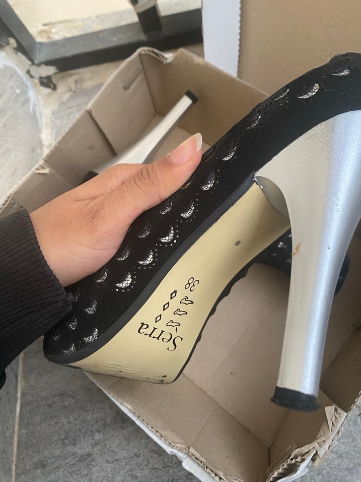 Parlak Siyah Puantiyeli Gotik Stiletto Topuklu - Görsel 2