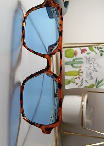 Mavi camlı kadın retro güneş gözlüğü