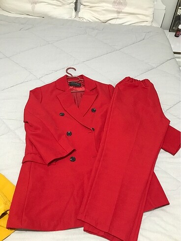 Kırmızı blazer takım bir kere giyildi XL