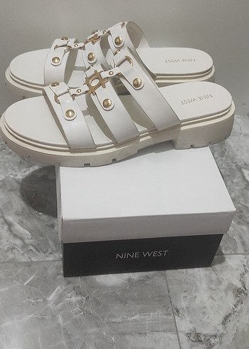 Beyaz Tokalı Dolgu Topuk Kadın Terlik - Görsel 4