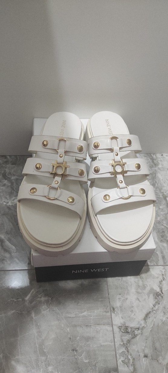 Beyaz Tokalı Dolgu Topuk Kadın Terlik - Görsel 2