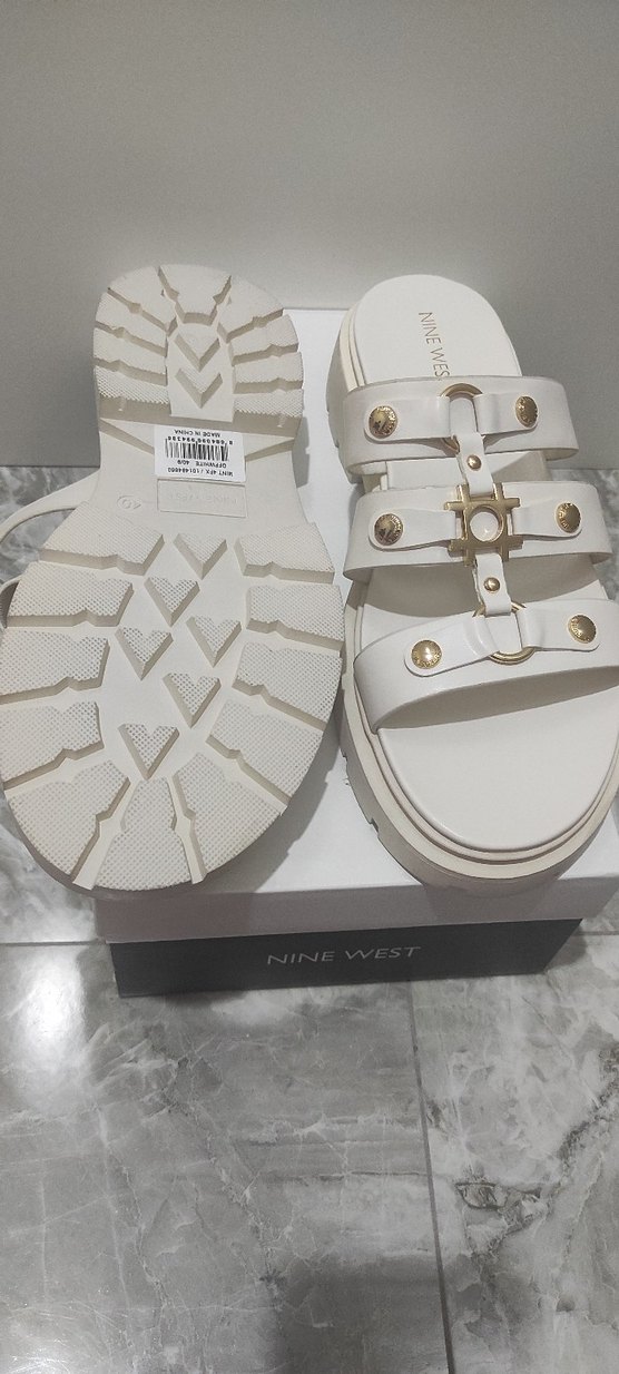 Beyaz Tokalı Dolgu Topuk Kadın Terlik - Görsel 3