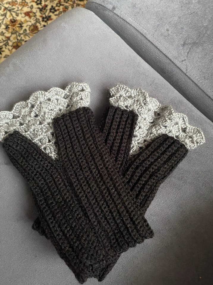 Gri Örgü Gotik Kadın Eldiveni - Görsel 2