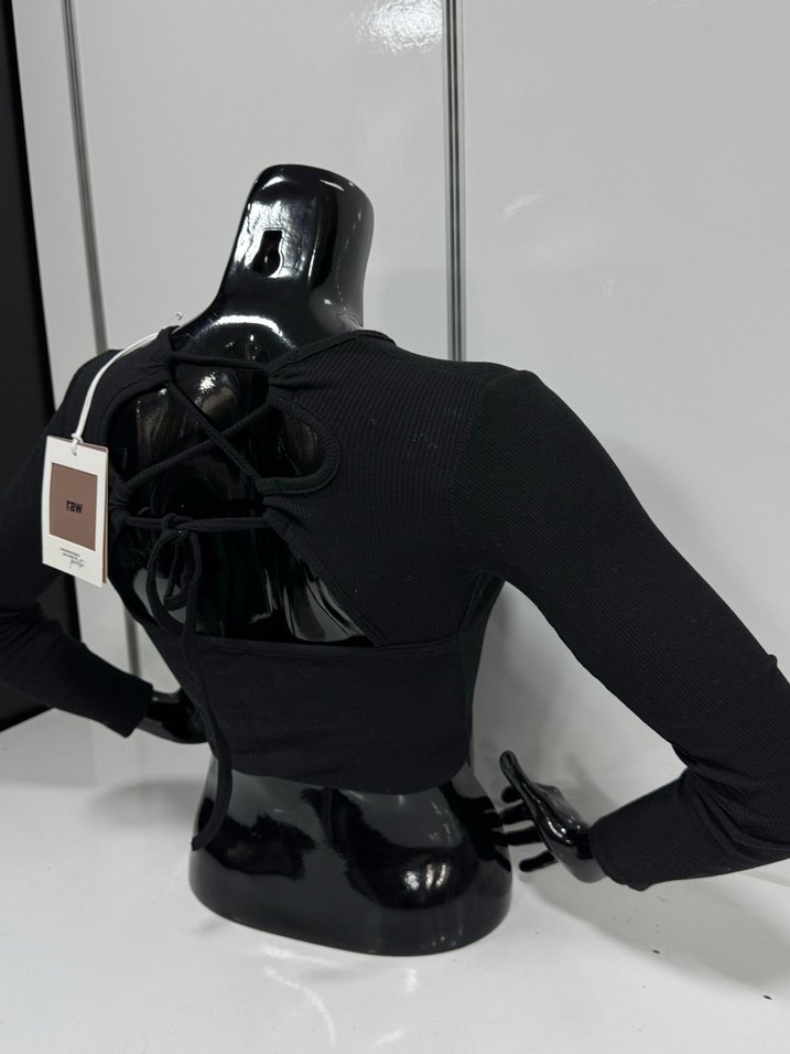 Siyah Bisiklet Yaka Uzun Kollu Crop Top - Görsel 3