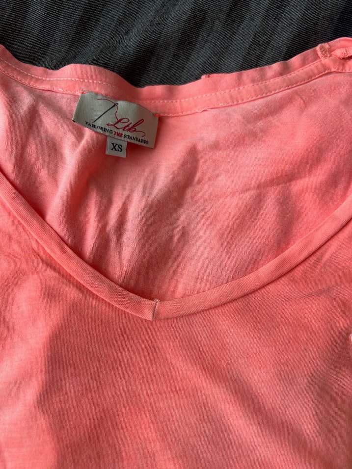 Sarı ve turuncu V Yakalı Kısa Kollu Kadın Tişört - Görsel 3