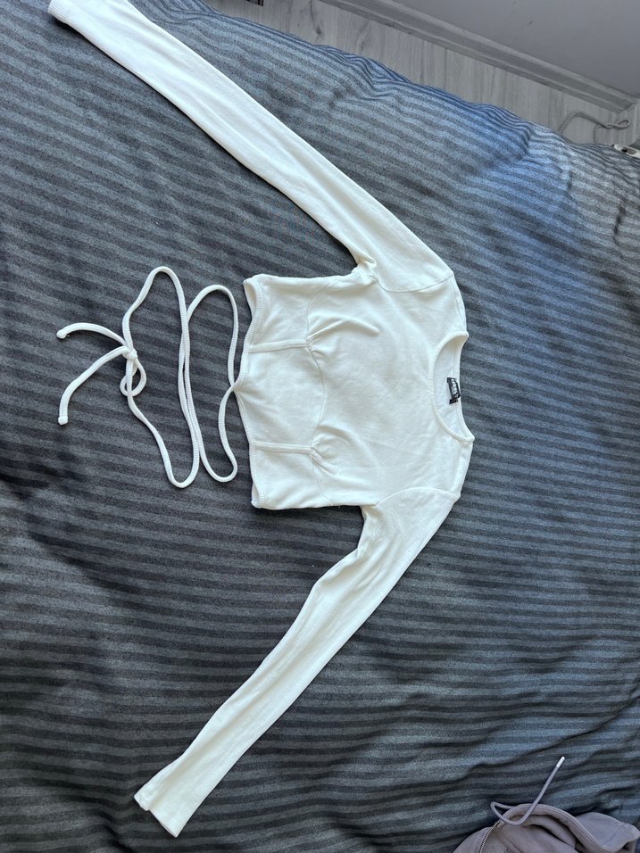 Beyaz Kemer Detaylı Crop Top - Görsel 2