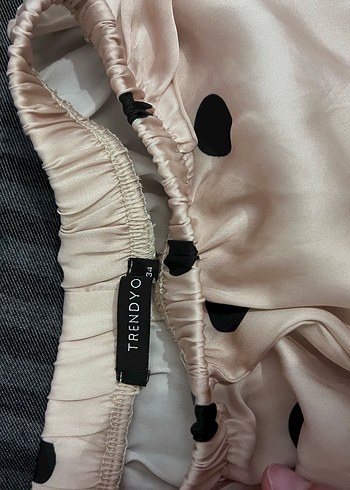 Puantiye Dantel Detaylı saten Şort - Görsel 2