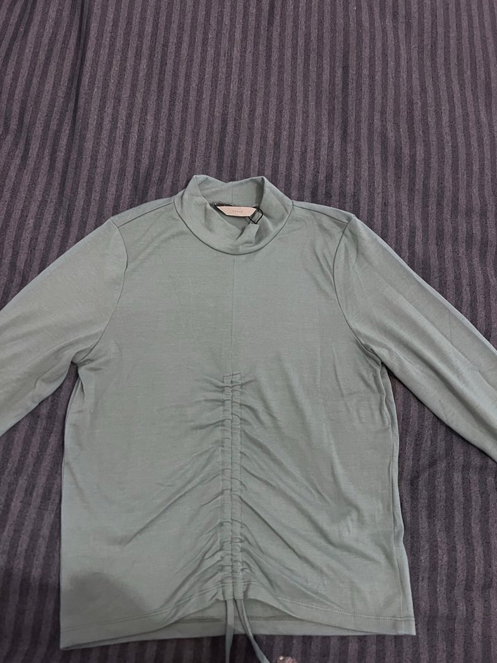 Gri Yüksek Yaka Bluz - Görsel 2