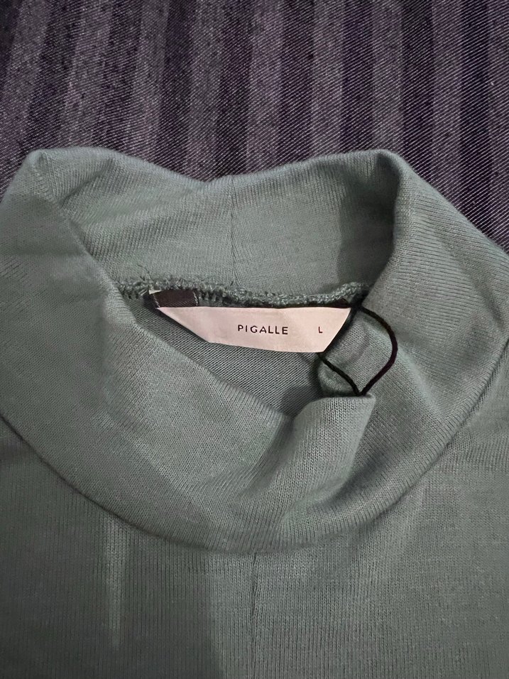 Gri Yüksek Yaka Bluz - Görsel 3