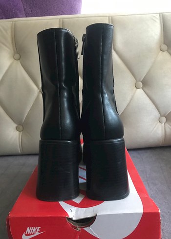 37 Beden siyah Renk Siyah Kadın Bot, Tokalı, Kalın Topuklu