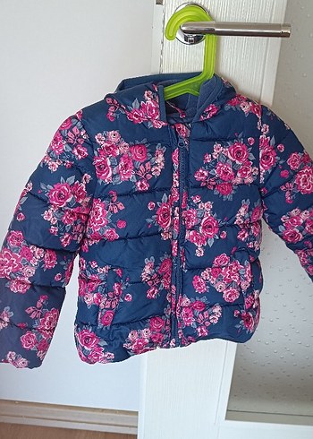 Benetton Çiçek Desenli Kapüşonlu Kız Montu 2 yaş