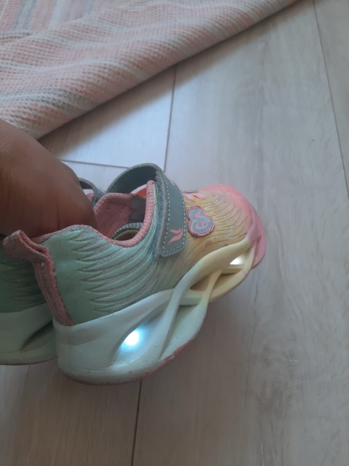 Kız Çocuk Işıklı Skechers Sneaker - Görsel 4