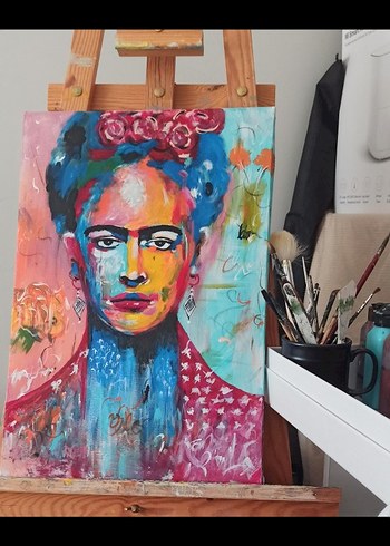 Renkli Frida Kahlo Portre Tablosu