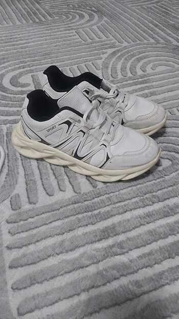 Skechers Tertemiz göründüğü gibi