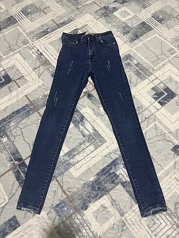 Koyu renk jean pantolon