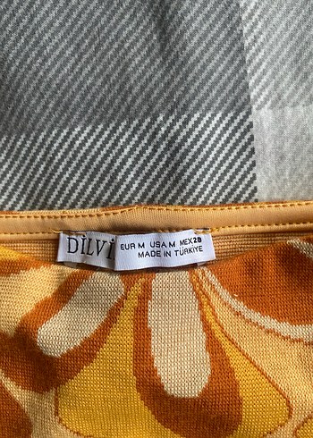 m Beden Fitted kesimde, sarı mini Çiçek desenli büstiyer.