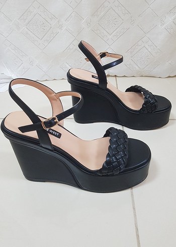 Nine West Siyah Örgülü Platform Topuklu Kadın Ayakkabı