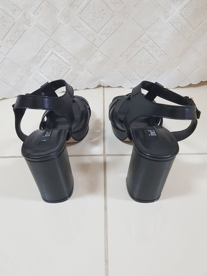 Siyah Platform Topuklu Kadın Sandalet - Görsel 3