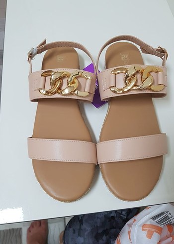 pudra Zincir Detaylı Kadın Sandalet