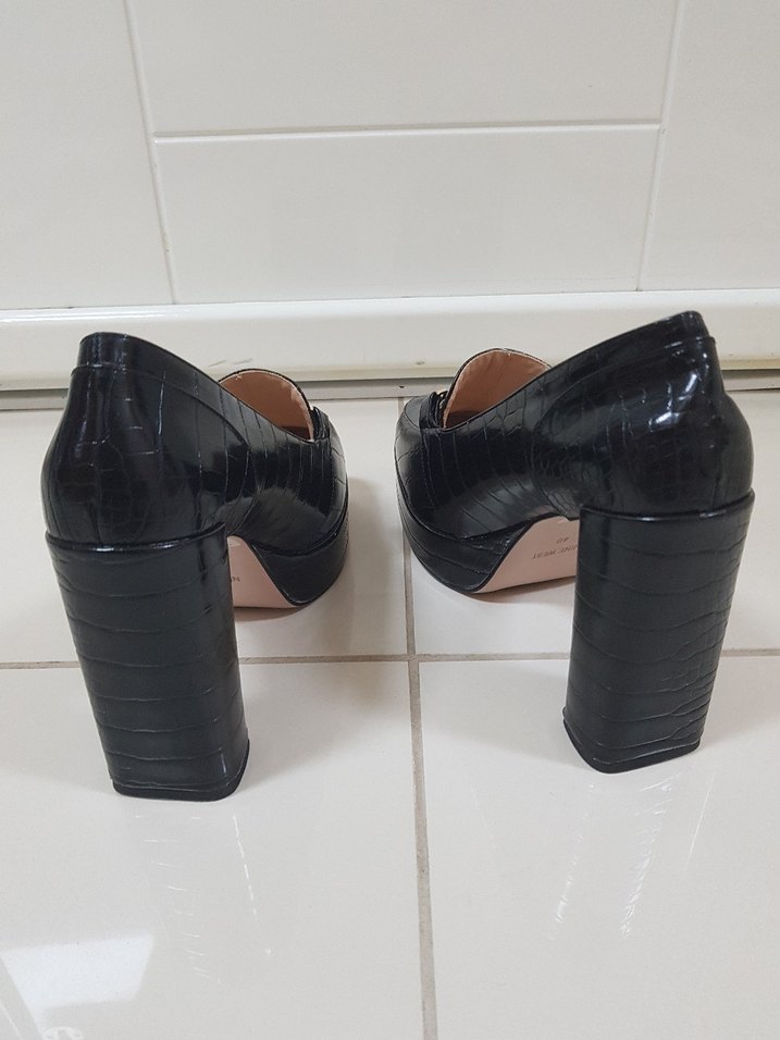 Klasik Siyah Yılan Derisi Platform Topuklu Ayakkabı - Görsel 4